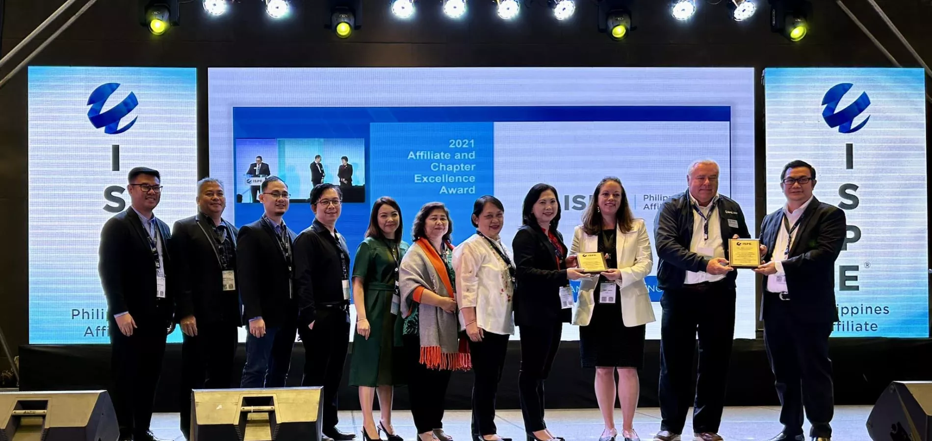 Philippines Affiliate receiving the 2021 Affiliate of the Year Award